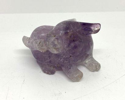 null CHINA - 20th century

Small rabbit in amethyst, scratching itself with the back...