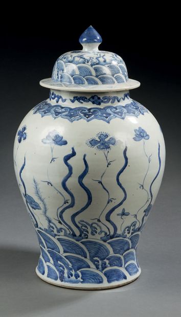 CHINE Large covered blustery porcelain vase with blue underglaze decoration of aquatic...