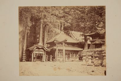 Attr. à UCHIDA KUICHI (1844-1875) Omizuza Shinto Temple
213 x 270 mm
Yoshiwara Hideo...