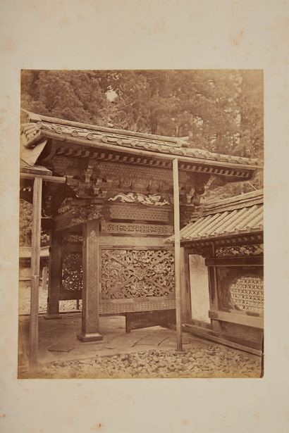 Attr. à UCHIDA KUICHI (1844-1875) 
Nikkō Tōshō-gū Temple, Nikko, 1873



Size: 213...