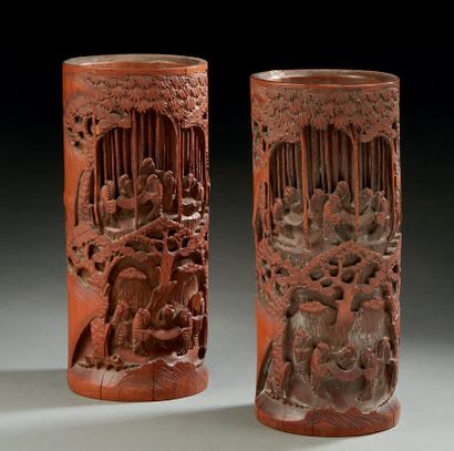 CHINE Pair of cylindrical brushholders in carved bamboo with a motif of letterers...