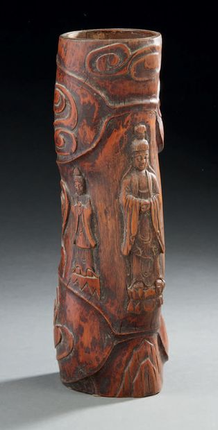 CHINE Cylindrical bamboo carved with characters from the Buddhist pantheon
Early...