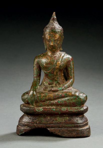 THAÏLANDE Beautiful small bronze figurine with brown patina and green oxidations...