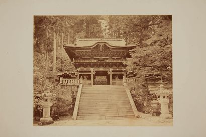 Attr. à UCHIDA KUICHI (1844-1875) Sandai Shiogun
Dim. : 215 x 268 mm