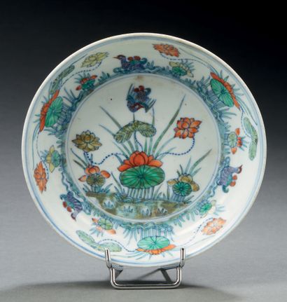CHINE Circular porcelain dish decorated in doucai enamels with lotus flowers on a...