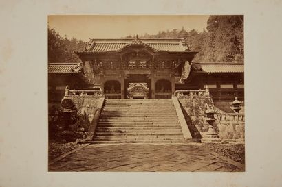 Attr. à UCHIDA KUICHI (1844-1875) Sandai Shiogun
Dim. : 215 x 268 mm