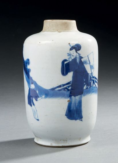 CHINE Vase ovoïde en porcelaine décoré en bleu sous couverte d'une femme et de deux...