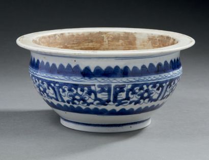 CHINE Small circular porcelain jardinière decorated in blue with stylized foliage
First...