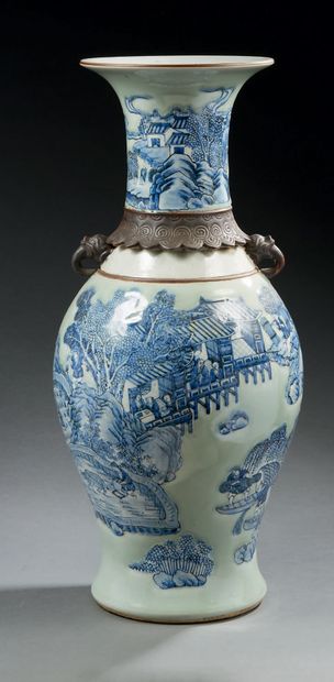 CHINE A large porcelain baluster vase decorated in blue underglaze, on a green celadon...