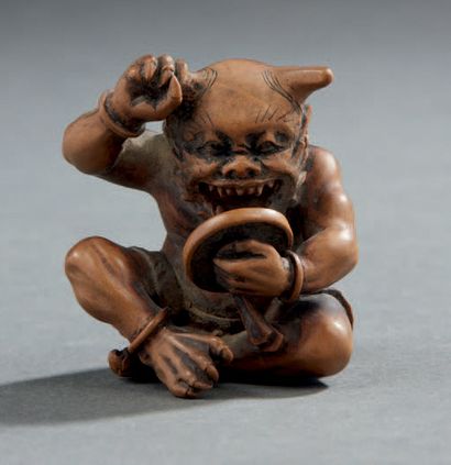 JAPON Wooden netsuke signed on the back with a devil figure.
19th century