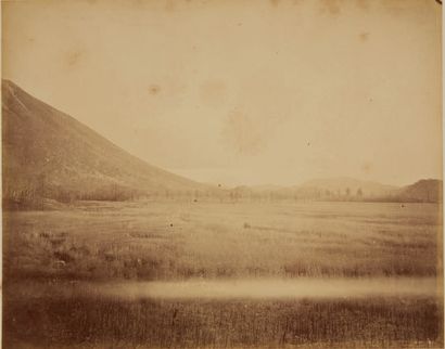 Attr. à UCHIDA KUICHI (1844-1875) Torii, entrée du lac Chūzenji, Nikko, vers 1873
Dim....