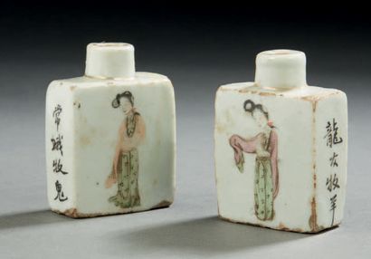 CHINE Two porcelain snuff bottles decorated with women, animals and poems
XXth century
H....