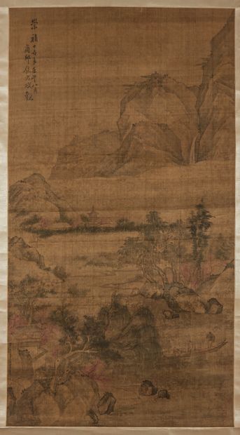 CHINE Rouleau encre sur soie représentant un paysage lacustre avec pagodes, montagnes...