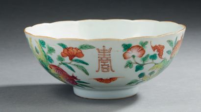 CHINE Circular porcelain bowl decorated on the outer wall in famille rose enamels...