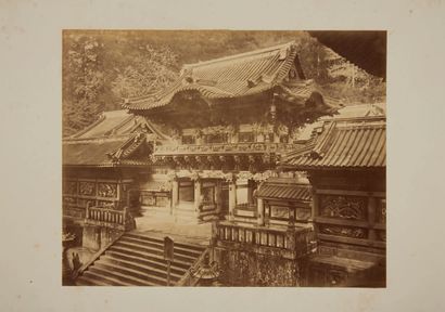 Attr. à UCHIDA KUICHI (1844-1875) 
Nikkō Tōshō-gū Temple, Nikko, 1873



Size: 213...
