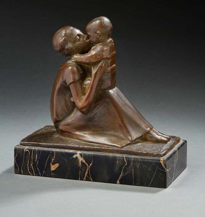 Lucien ALLIOT (1877-1967) Maternité
Epreuve en bronze sur socle en marbre
H. : 28...