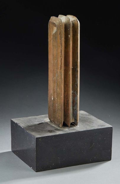 Hiromi AKIYAMA (1937-2012) Sans titre, 1969
Sculpture en métal, signée sous le socle...