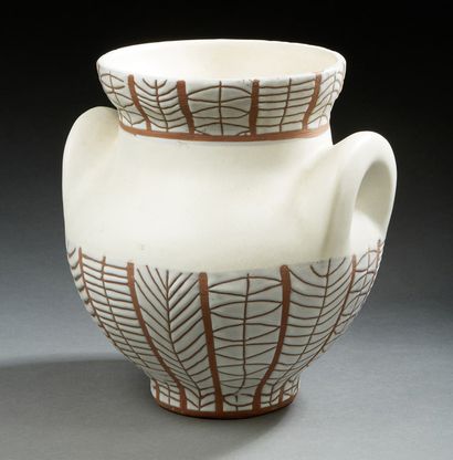 ROGER CAPRON (1922-2006) Vase dit «à oreilles» en céramique émaillée polychrome
Signé...