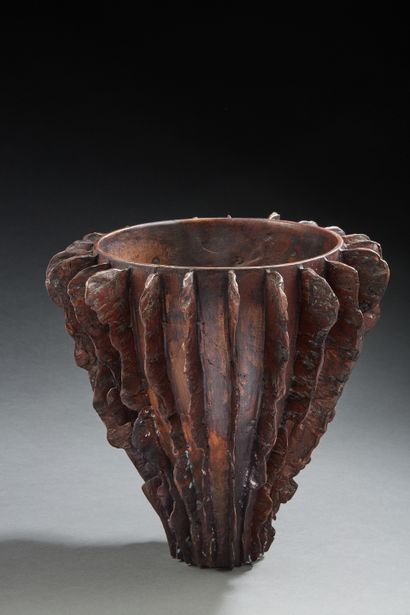 null Alexander LAMONT pour LAMONT

« Flame Tapered Vase »

Vase en bronze

H : 33...