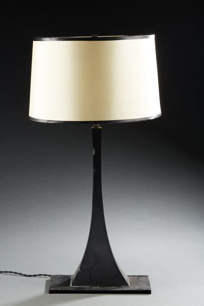 null Alexander LAMONT pour LAMONT

« Wedge Table Lamp"

Lampe en bronze

Haut : 80...