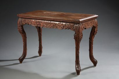 null CHINE

Table console rectangulaire en bois exotique à ceinture et piètement...