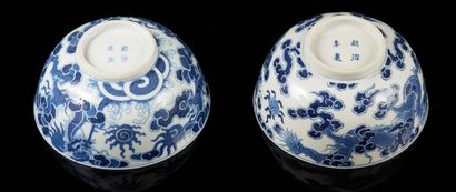 CHINE pour le Vietnam Two large porcelain bowls of circular shape decorated in blue...