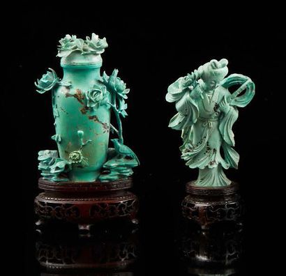 CHINE Lot composed of a figurine representing the goddess Guanyin and a covered vase...