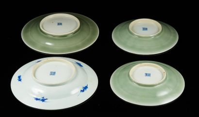 CHINE pour le Vietnam Two porcelain dishes and two plates of circular form with beautiful...