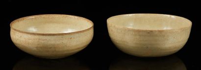 VIETNAM Two circular stoneware bowls with light brown celadon covers. 
TRÂN dynasty....