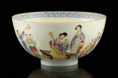 CHINE Circular bowl in eggshell porcelain, decorated in Famille Rose enamels on the...