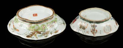 CHINE Two oblong porcelain cups decorated on the outer wall in Famille Rose enamels,...
