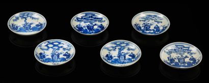 CHINE pour le Vietnam Six circular porcelain cups decorated in blue underglaze of...