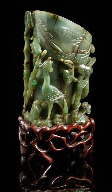 CHINE Rare porte pinceaux BITONG en jade sculpté « spinach » avec plusieurs veinures...
