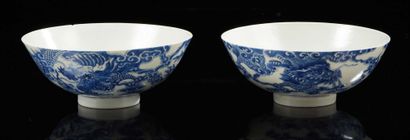 CHINE pour le Vietnam Two large circular porcelain bowls on high heel decorated on...