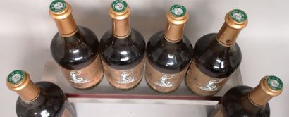  6 bouteilles ARBOIS VIN JAUNE - Henri Maire 1986 
Etiquettes légèrement tachées...