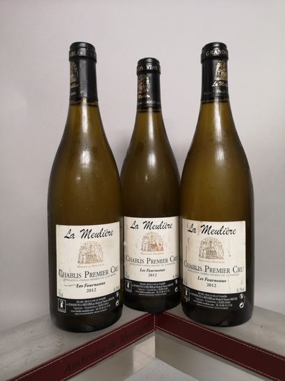 null 3 bottles CHABLIS 1er cru "Les Fourneaux - La MEULIERE 2012 

Slightly stained...