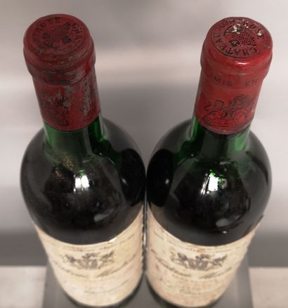 null 2 bottles Château MONTROSE - 2nd Gcc Saint Estèphe 1976 

Labels slightly stained...