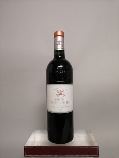 null 1 bouteille Château PAPE CLEMENT - Gc de Graves 2004 

Etiquette légèrement...