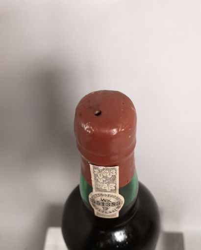 null 1 bouteille PORTO COLHEITA - KROHN 1966 Mis en bouteille en 1990. 

Contre étiquette...