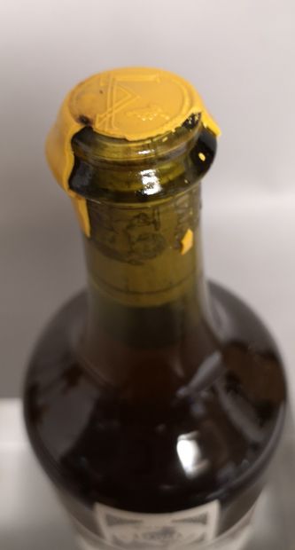 null 1 bouteille VIN JAUNE d'ARBOIS "Cuvee de La Confrerie"- Lucien AVIET 1990 

Etiquette...