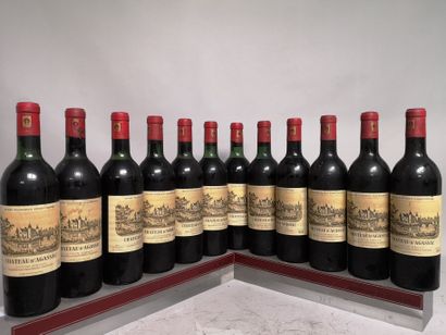 null 12 bouteilles Château D'AGASSAC - Haut Médoc 1966 

Étiquettes légèrement tachées....
