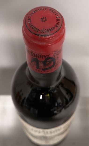 null 1 bouteille Château LARRIVET HAUT BRION - Graves 1979 

Etiquette légèrement...