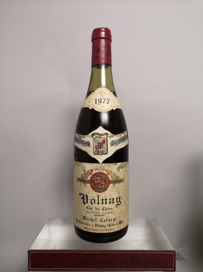 null 1 bottle VOLNAY 1er cru "Clos des Chênes" - Michel LAFARGE 1977 

Stained label....