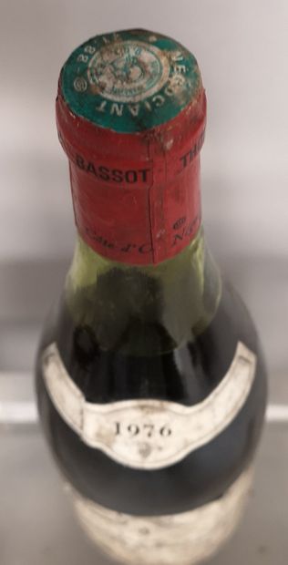  1 bouteille GEVREY CHAMBERTIN 1er Cru - Thomas BASSOT 1976 
Etiquette légèrement...