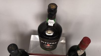  3 bouteilles PORTO et MADEIRA DIVERS 
1 PITTERS, 1 Real de la Companhia Velha -...