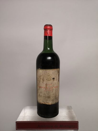 null 1 bouteille Château LA ROSE - Pauillac 1949 

Etiquette tachée et griffée. Niveau...