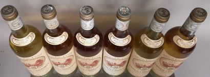 null 6 bouteilles Château CARBONNIEUX - Grand Cru de Graves 1987 

Etiquettes légèrement...
