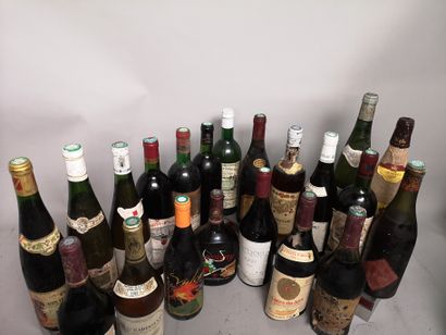  21 bouteilles VINS DIVERS FRANCE et ETRANGER A VENDRE EN L'ETAT.
