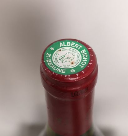 null 1 bottle POMMARD "Clos du Pavillon" Monopole - Domaine Albert BICHOT 1993 

Label...