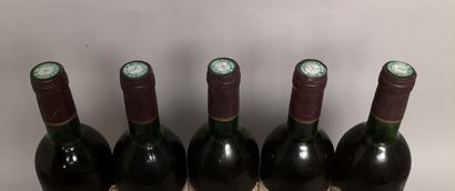 null 5 bouteilles Château LIEUJEAN - Haut Médoc 1982 

Etiquettes legerement tachees,...